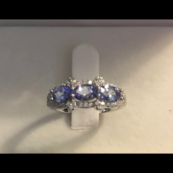 Tanzanite and diamond set. - Picture 2 of 3